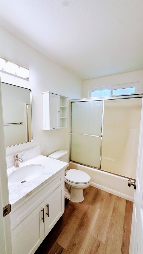 Building Photo - 120A