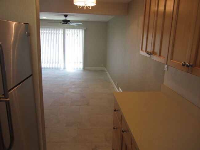 Building Photo - 138 Rainbow Ct