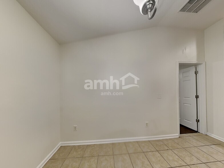 Building Photo - 11670 Deep Springs Dr N