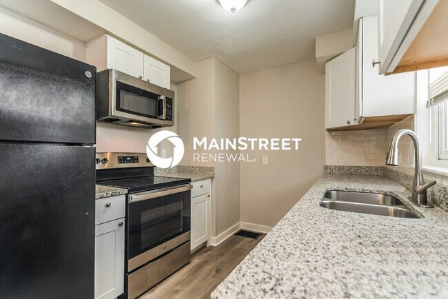 Building Photo - 5 Bedroom Pet-Friendly Home in Columbus, OH with Main Street Renewal