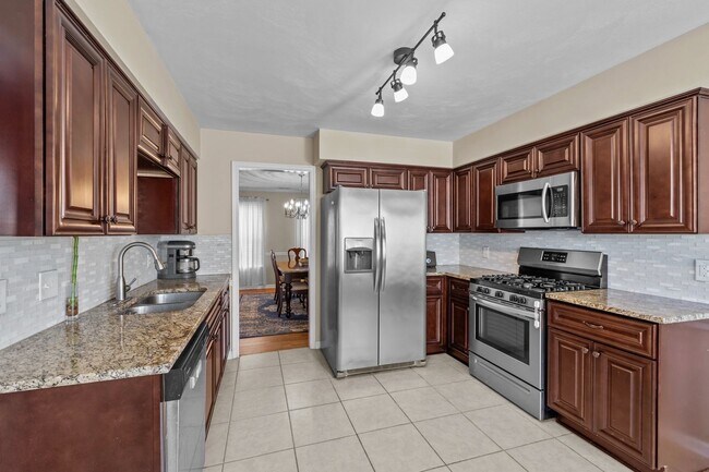 Building Photo - Spacious 4-Bed, 3-Bath Home in Virginia Beach!
