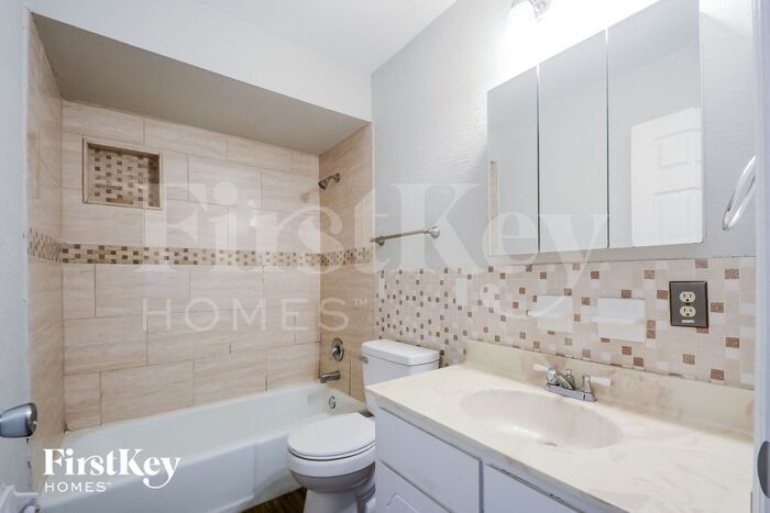 Building Photo - 801 Boleyn Pl