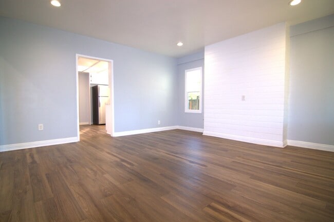 Building Photo - 8806 Haskell Ave