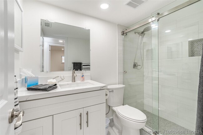 Building Photo - 411 S Hollybrook Dr