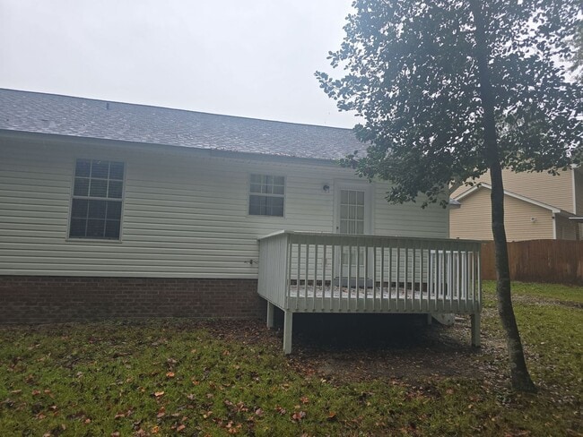 Building Photo - 3 bedroom, 2 bath home in a great area nea...