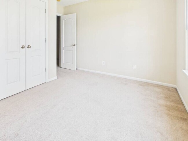 Building Photo - 703 Iron Horse Dr