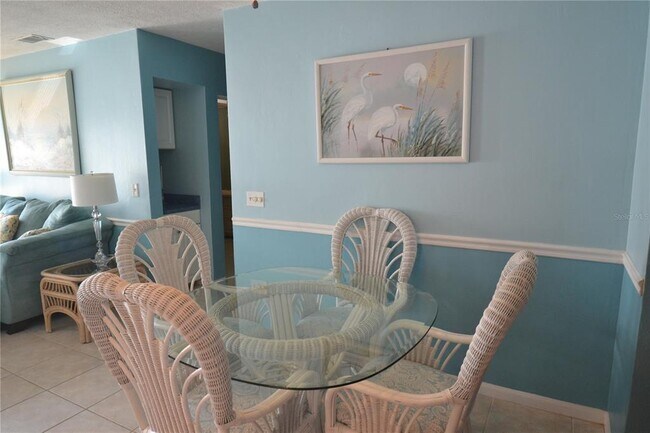 Building Photo - 1712 Suffolk Dr