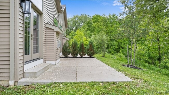 Building Photo - 10 Bentley Dr