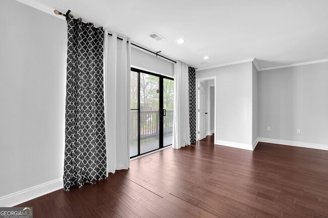 Building Photo - 1104 Pine Heights Dr NE