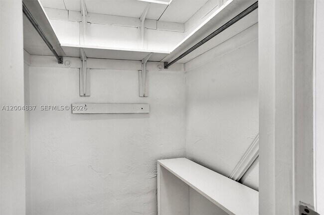 Building Photo - 8650 SW 67th Ave