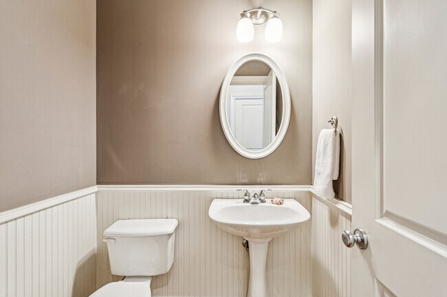 Building Photo - 1856 Perry Blvd NW