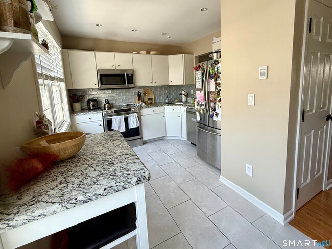 Building Photo - 133 Clearview Ct