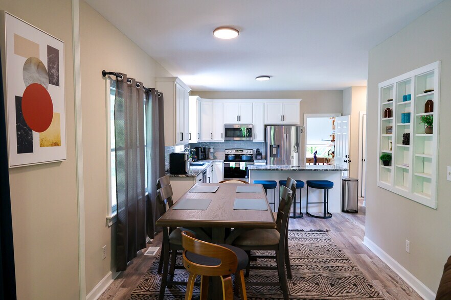 Building Photo - 1208 Enchanted Oaks Dr