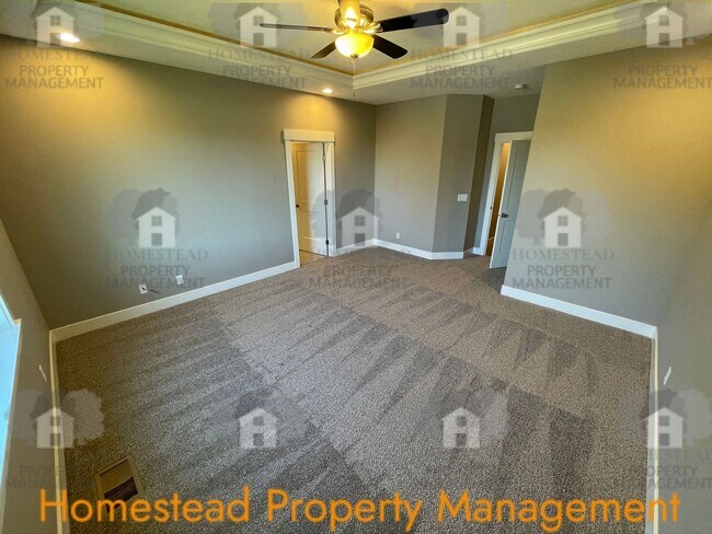 Building Photo - A HOME FOR THOSE WITH DISCERNING TASTE!