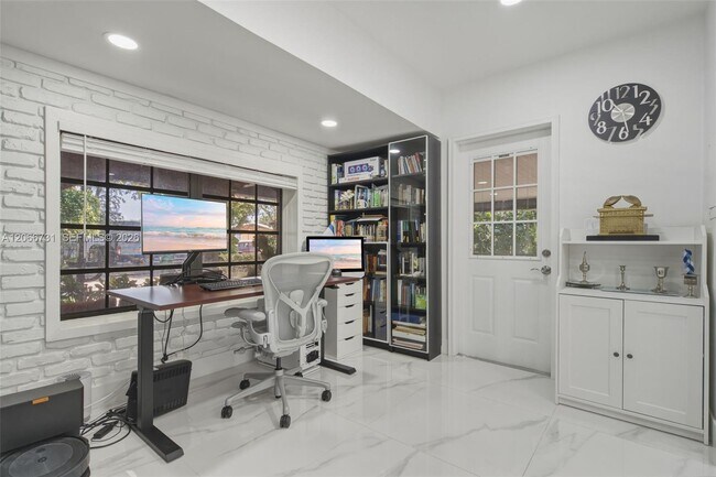 Building Photo - 11621 NW 58th Pl