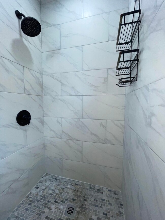 Building Photo - 396 Woodlawn Ave