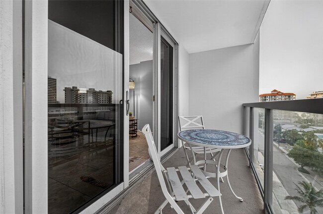 Building Photo - 209 N Fort Lauderdale Beach Blvd