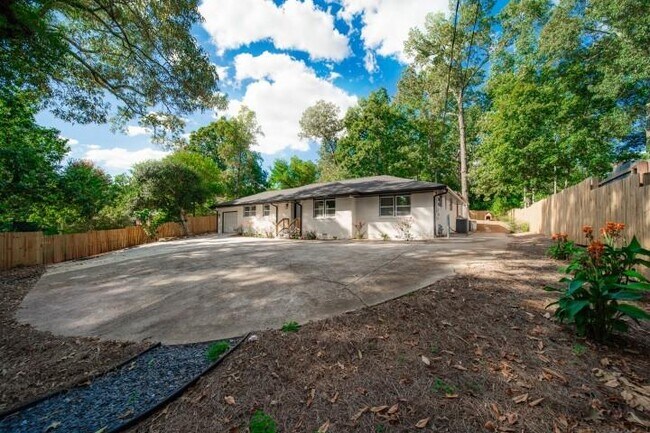 Building Photo - 3154 N Druid Hills Rd