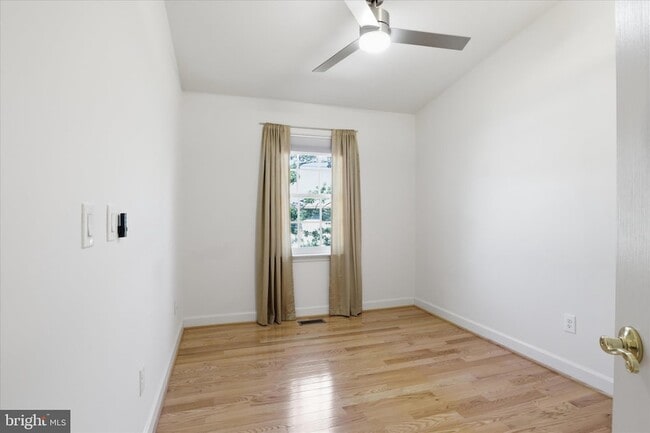 Building Photo - 3946 Valley Ridge Dr