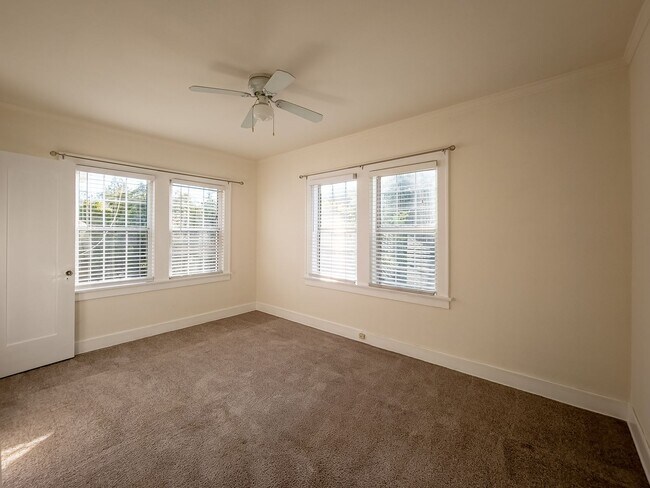 Building Photo - Bright & Inviting 1BR in the Heart of North Alhambra