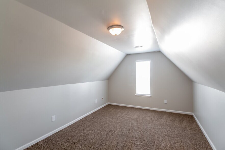 Building Photo - 9793 Dogwood Ct E