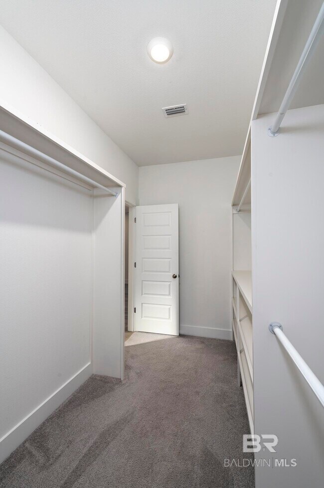 Building Photo - 231 Bronze St