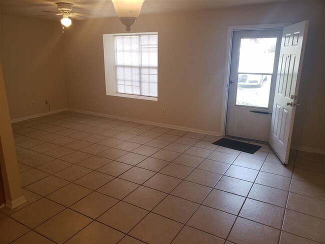Building Photo - 2129 Victory Garden Ln