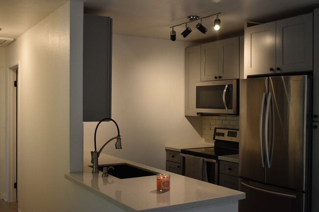 Building Photo - Kihei Villages - Unfurnished upstairs unit 2 bd/1.5 bath. Nicely remodeled.