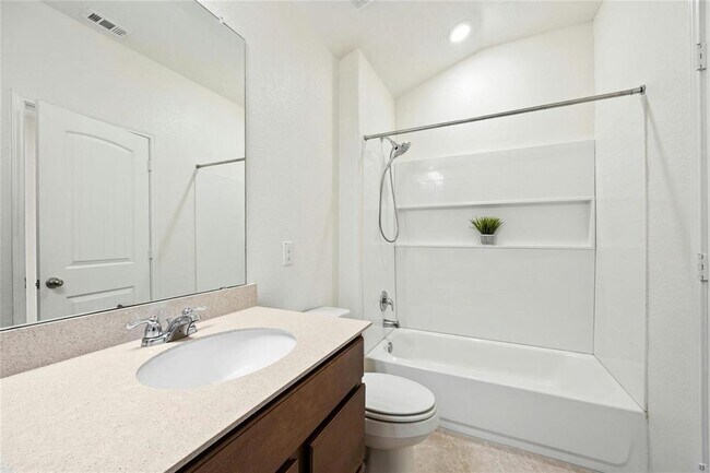 Building Photo - 402 Lynwood Gold Wy