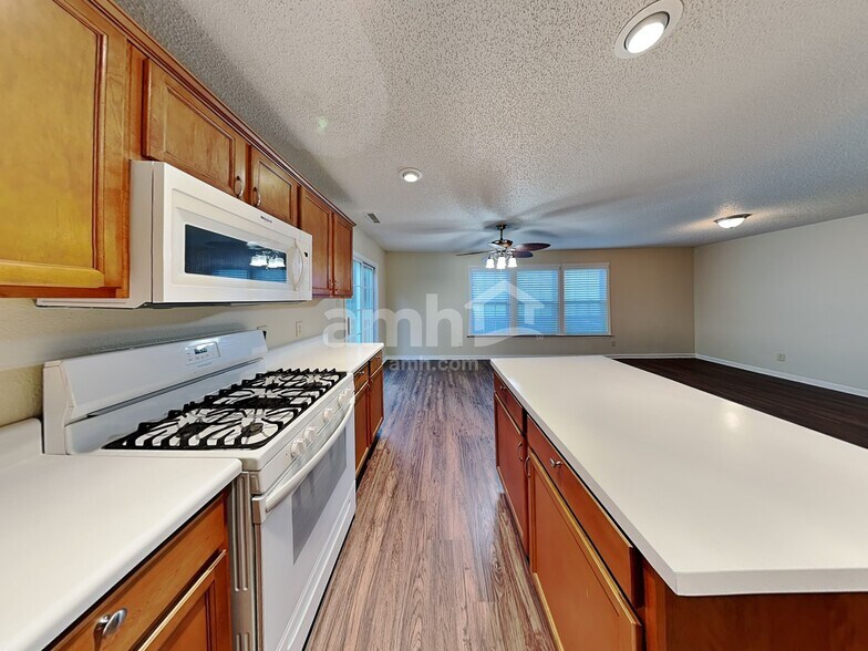 Building Photo - 5631 Hammermill Dr