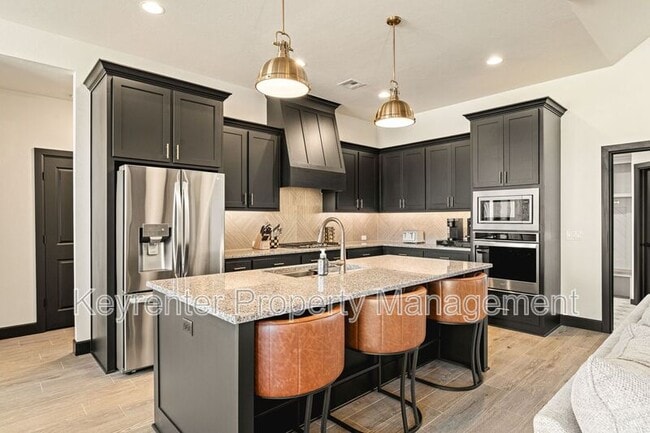 Building Photo - 2805 Crystal Creek Dr