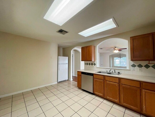 Building Photo - 17500 Dashwood Creek Dr