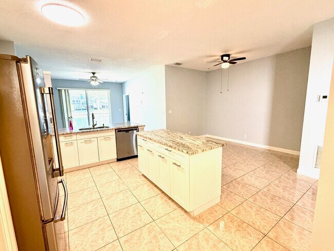 Building Photo - 3162 Via Poinciana