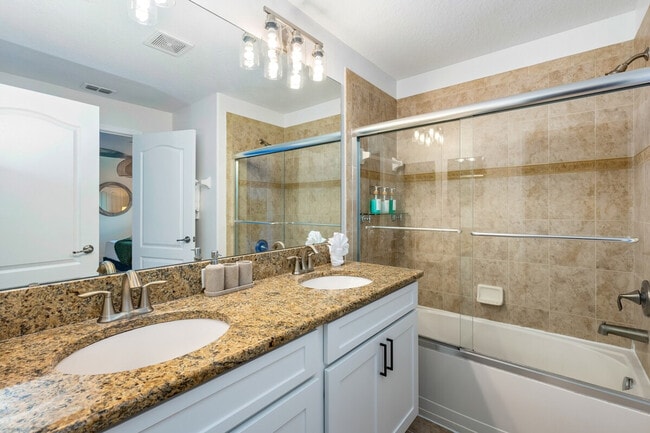 Building Photo - 8928 Cuban Palm Rd