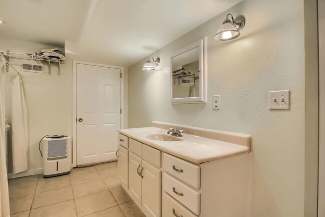 Building Photo - Charming 3-Bedroom Bungalow with Oversized...