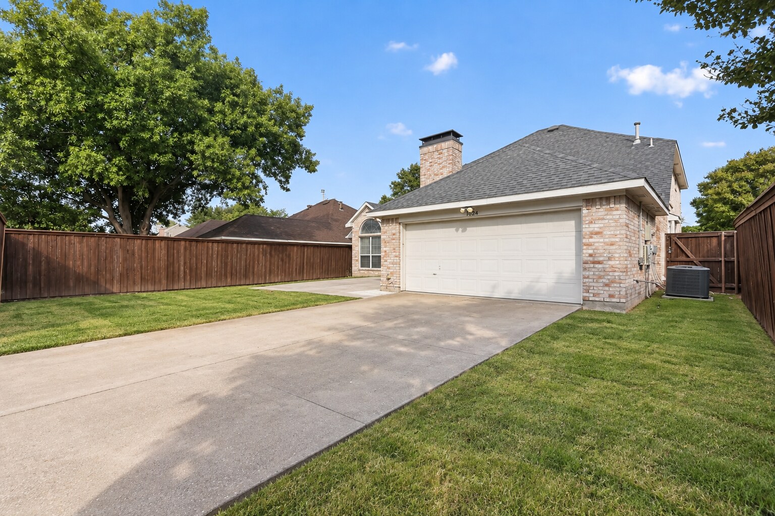 Building Photo - 1624 Ariel Dr