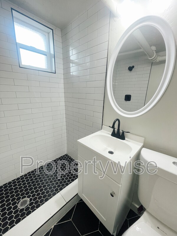 Building Photo - 376 E 300 S