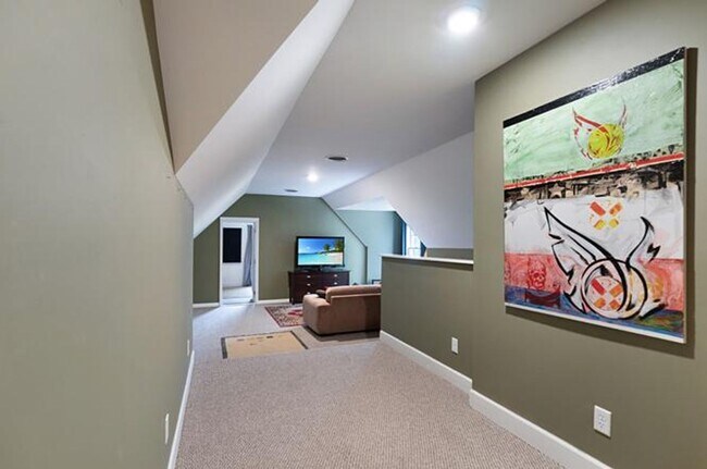 Building Photo - Stunning 5BR Executive Style Home in Brentwood