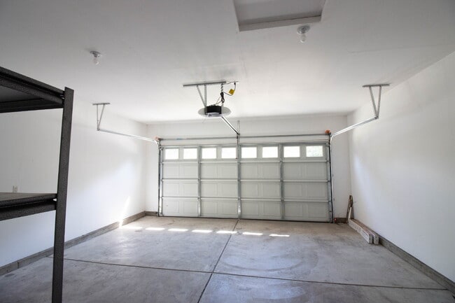 Building Photo - A BEND HOME FOR PEOPLE AND PETS!