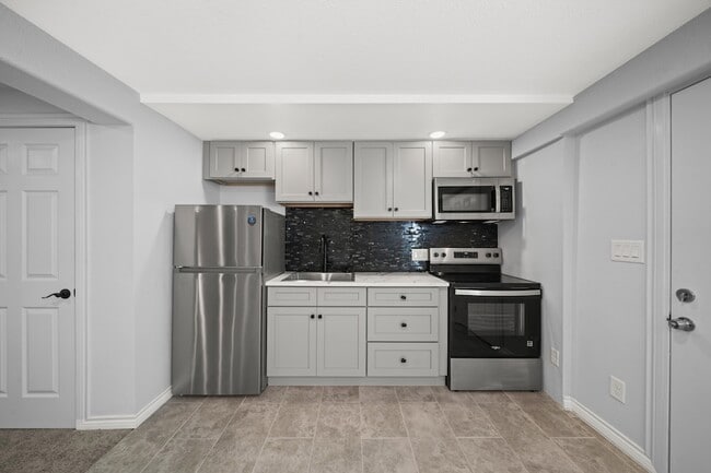 Building Photo - 3802 Bayshore Dr