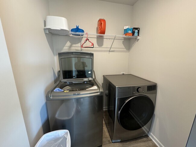 Building Photo - 4109 Laurel Rdg Dr