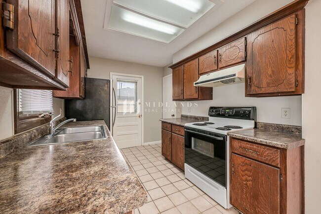 Building Photo - 3 Bedroom Bellevue Home