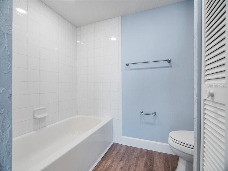 Building Photo - 450 Treasure Island Cswy