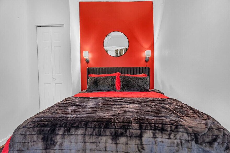 Building Photo - 139 Center St