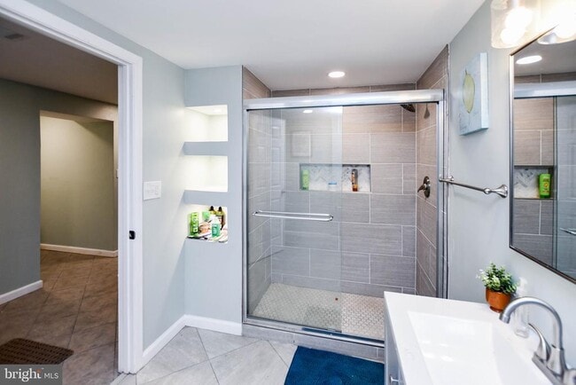 Building Photo - 3802 Cedar Dr