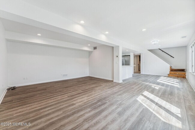 Building Photo - 94 Monmouth Rd