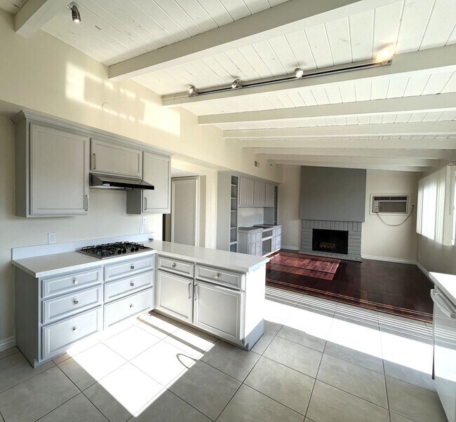 Building Photo - Wonderful Home! 3-Bedrooms, 2-Bath Plus Of...