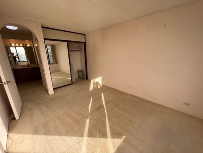 Building Photo - 411 Hobron Ln
