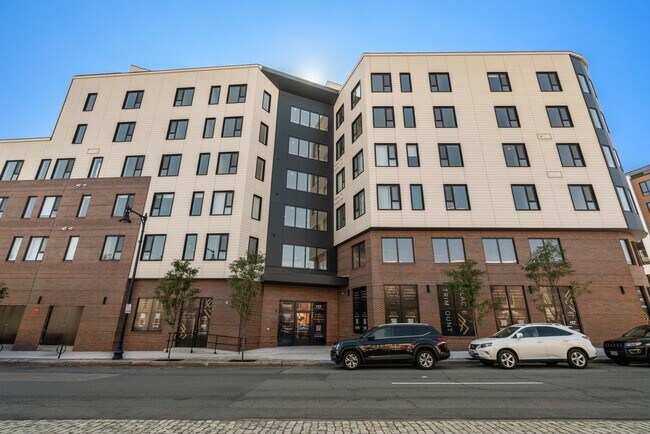 Building Photo - 267 Old Colony Ave