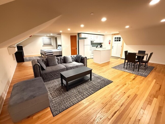 Building Photo - 1017 E Front St